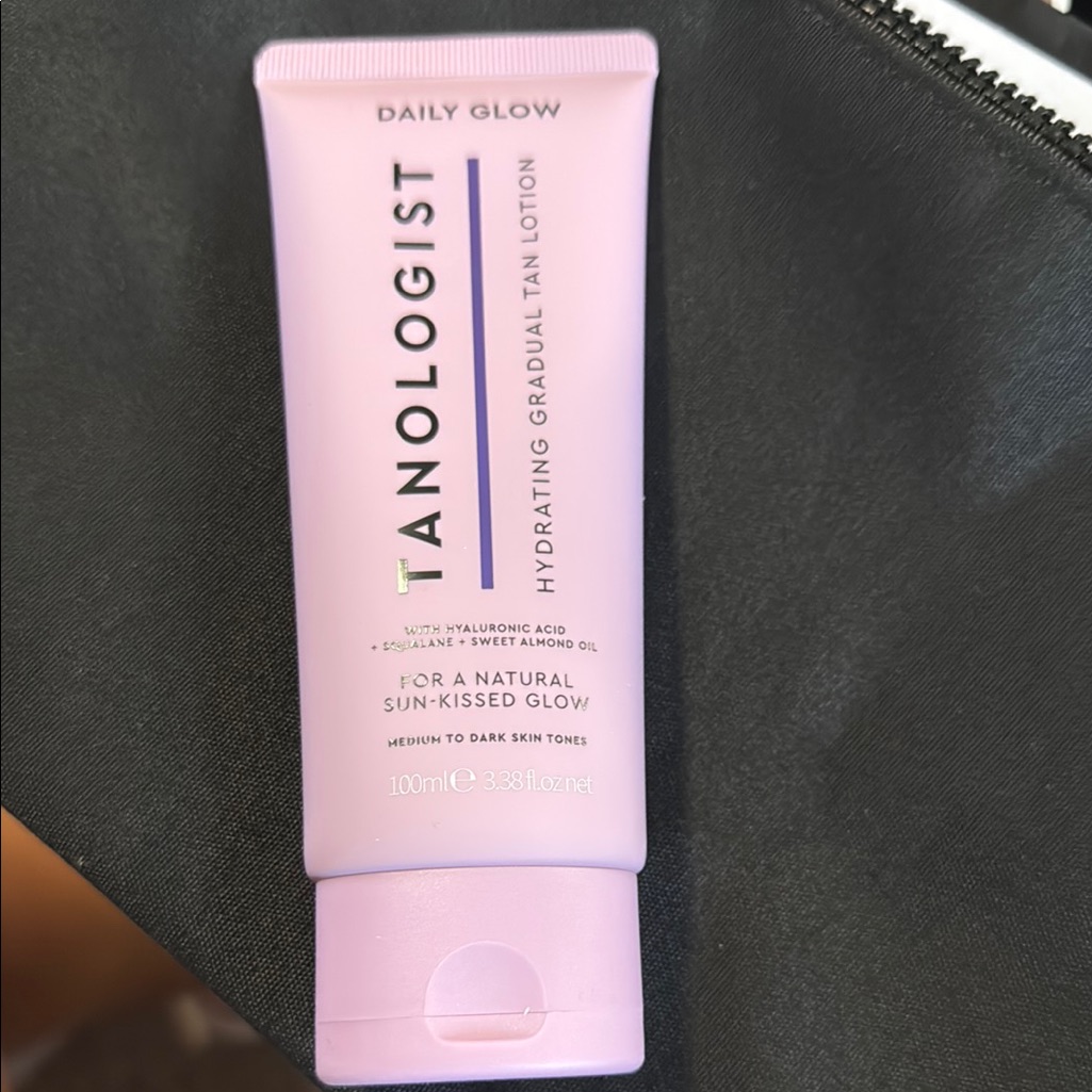 Daily Glow Hydrating Gradual Tan Lotion - Pink